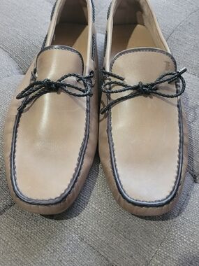 Tod's Beige Leather Moccasin Loafers with Dark Trim